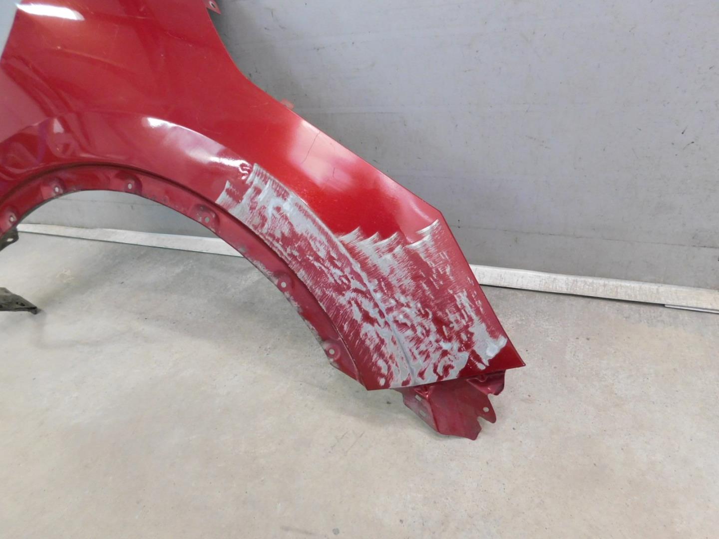 Крыло переднее правое