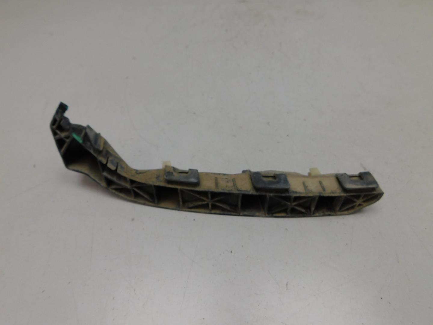 Направляющая переднего бампера