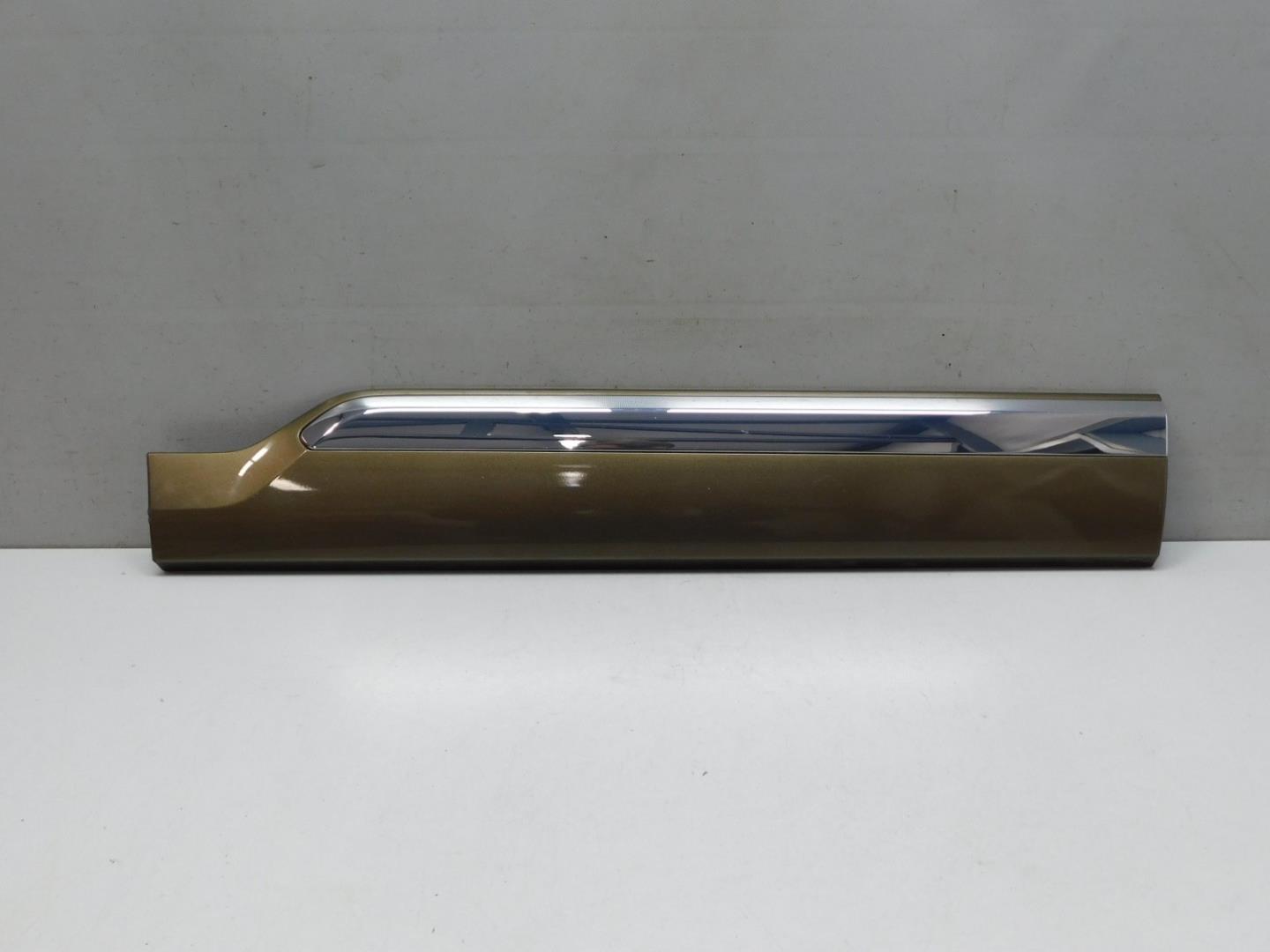 Накладка двери задней правой