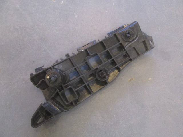 Направляющая переднего бампера