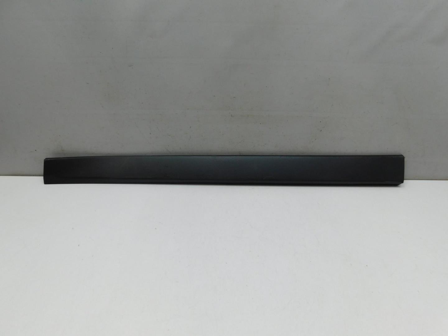 Накладка двери передней правой