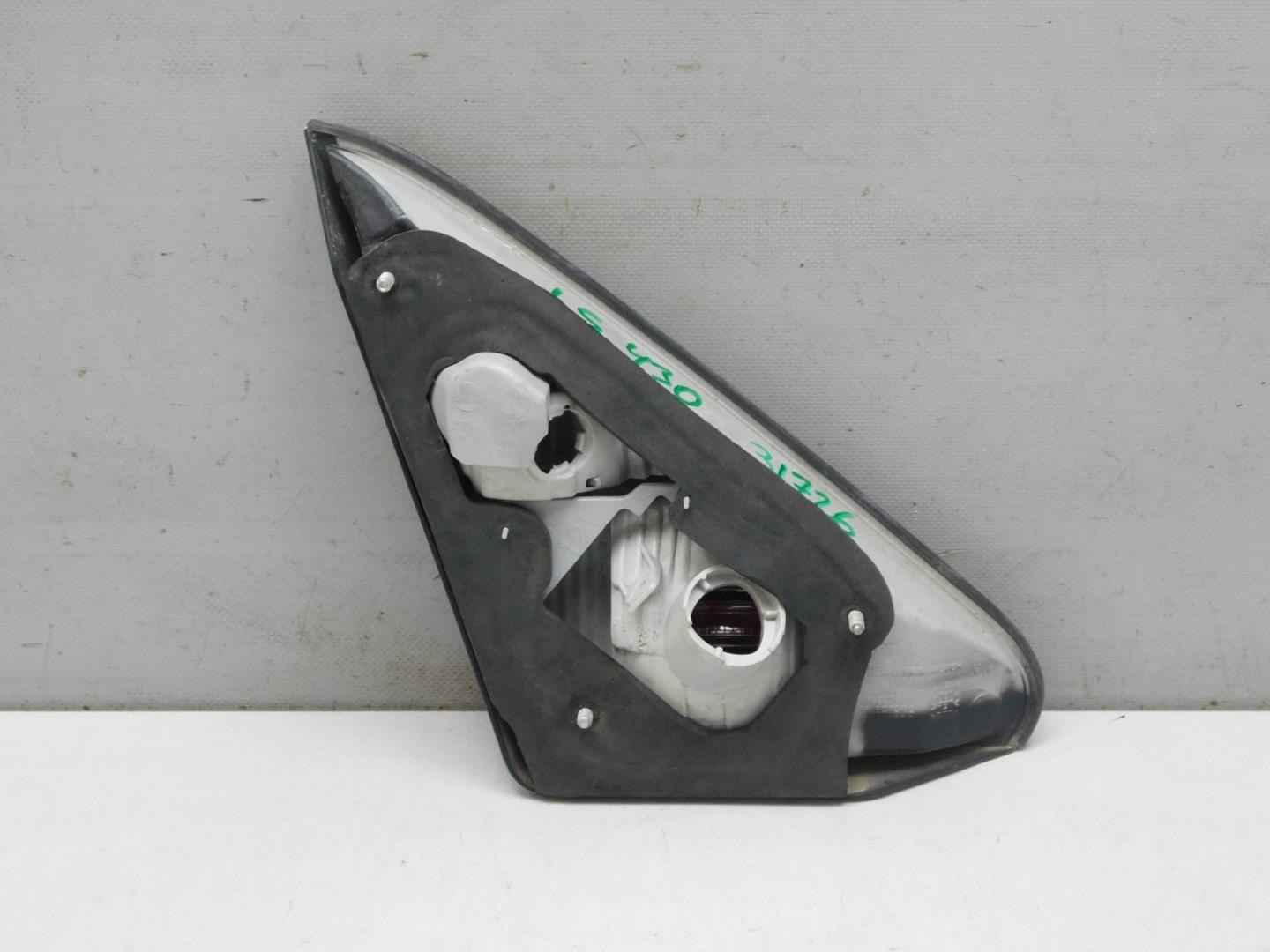 Фонарь задний внутренний правый