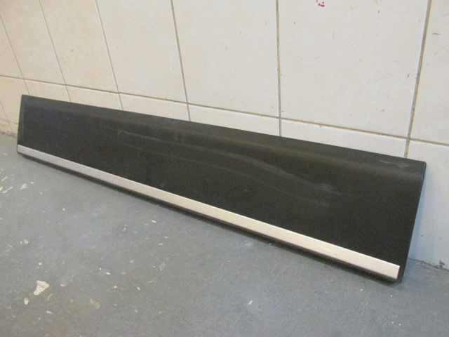 Накладка двери передней левой