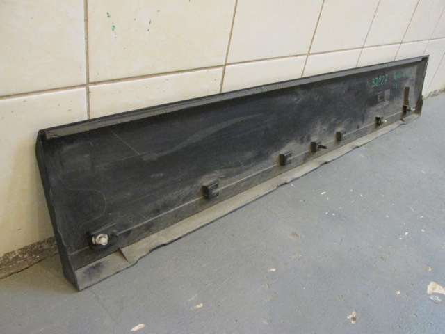 Накладка двери передней левой