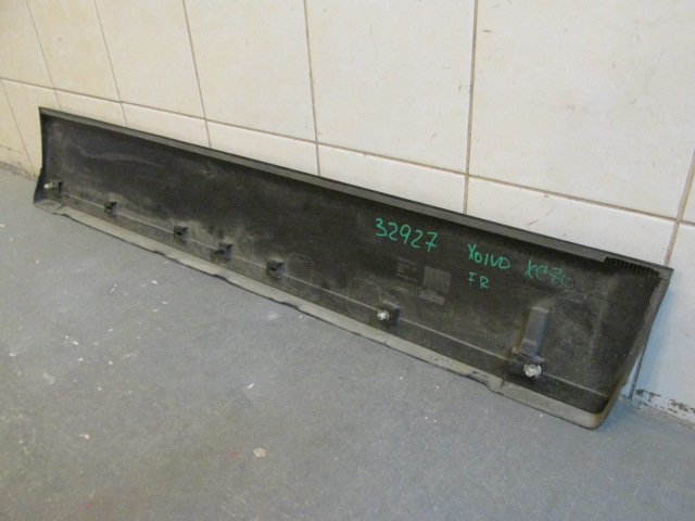 Накладка двери передней левой