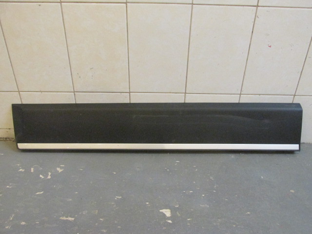 Накладка двери передней левой