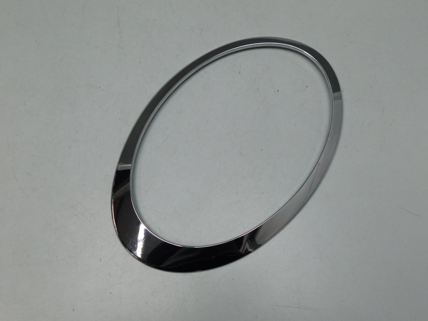 Молдинг капота