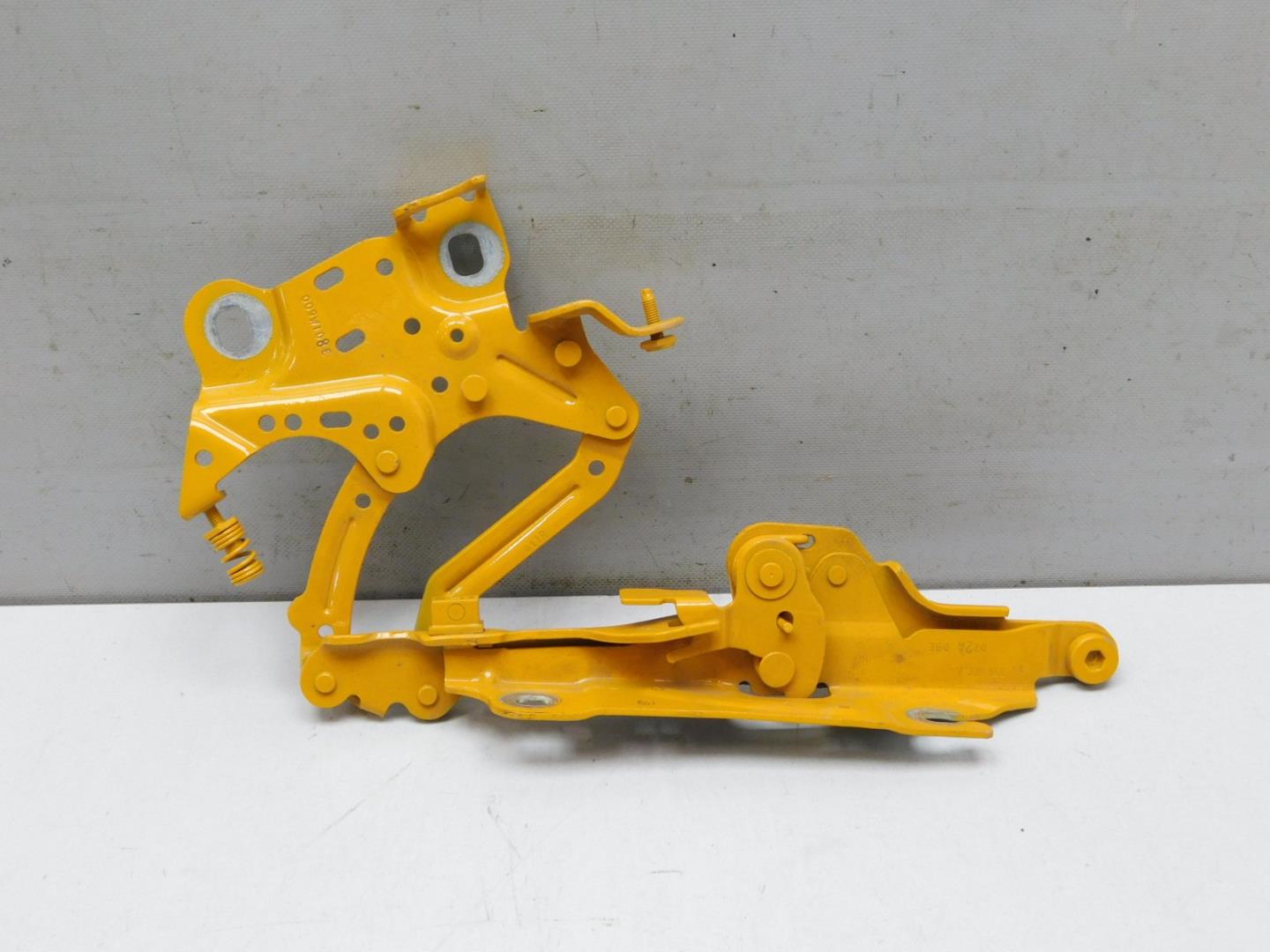 Петля капота правая