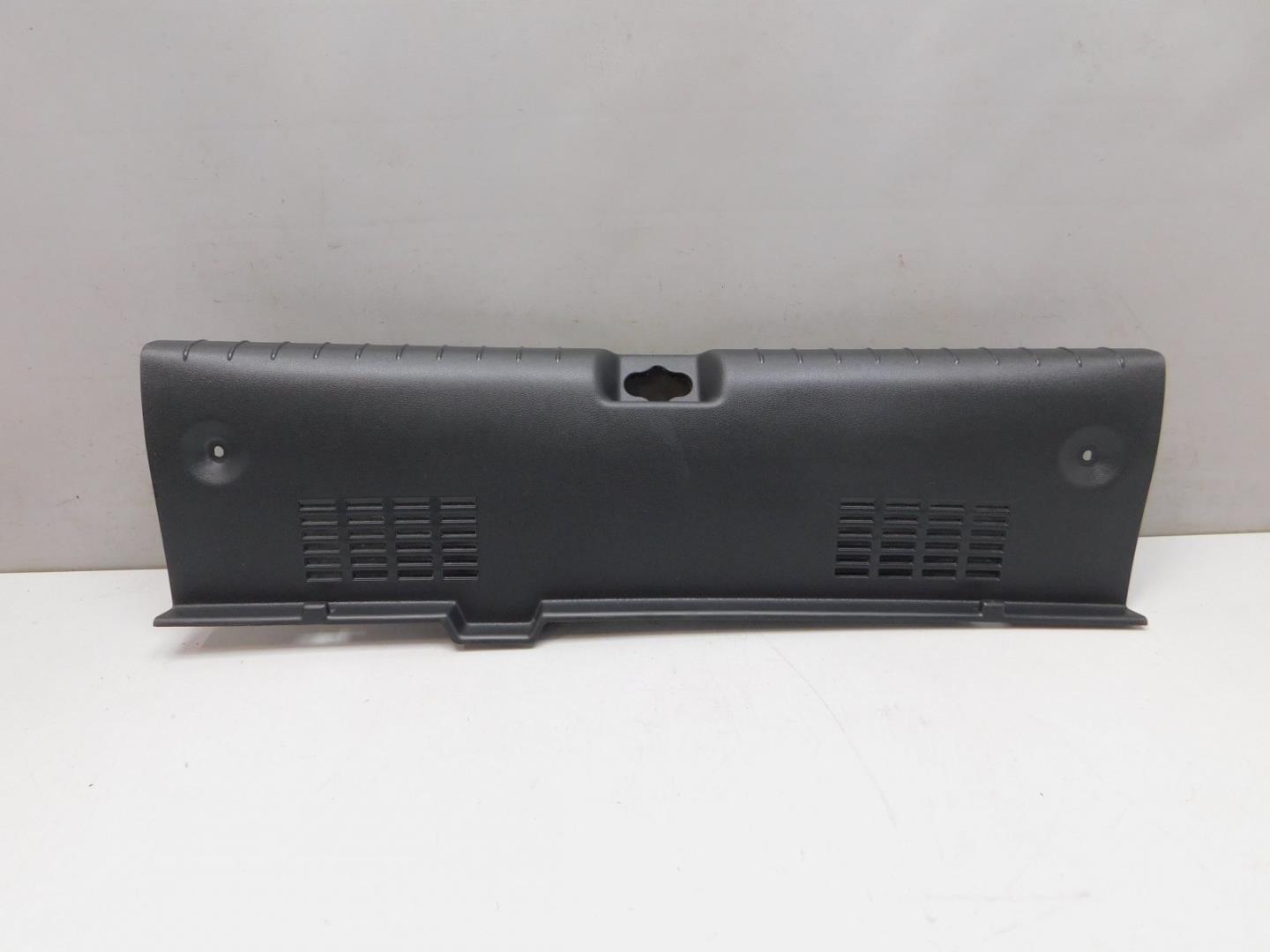 Обшивка багажника