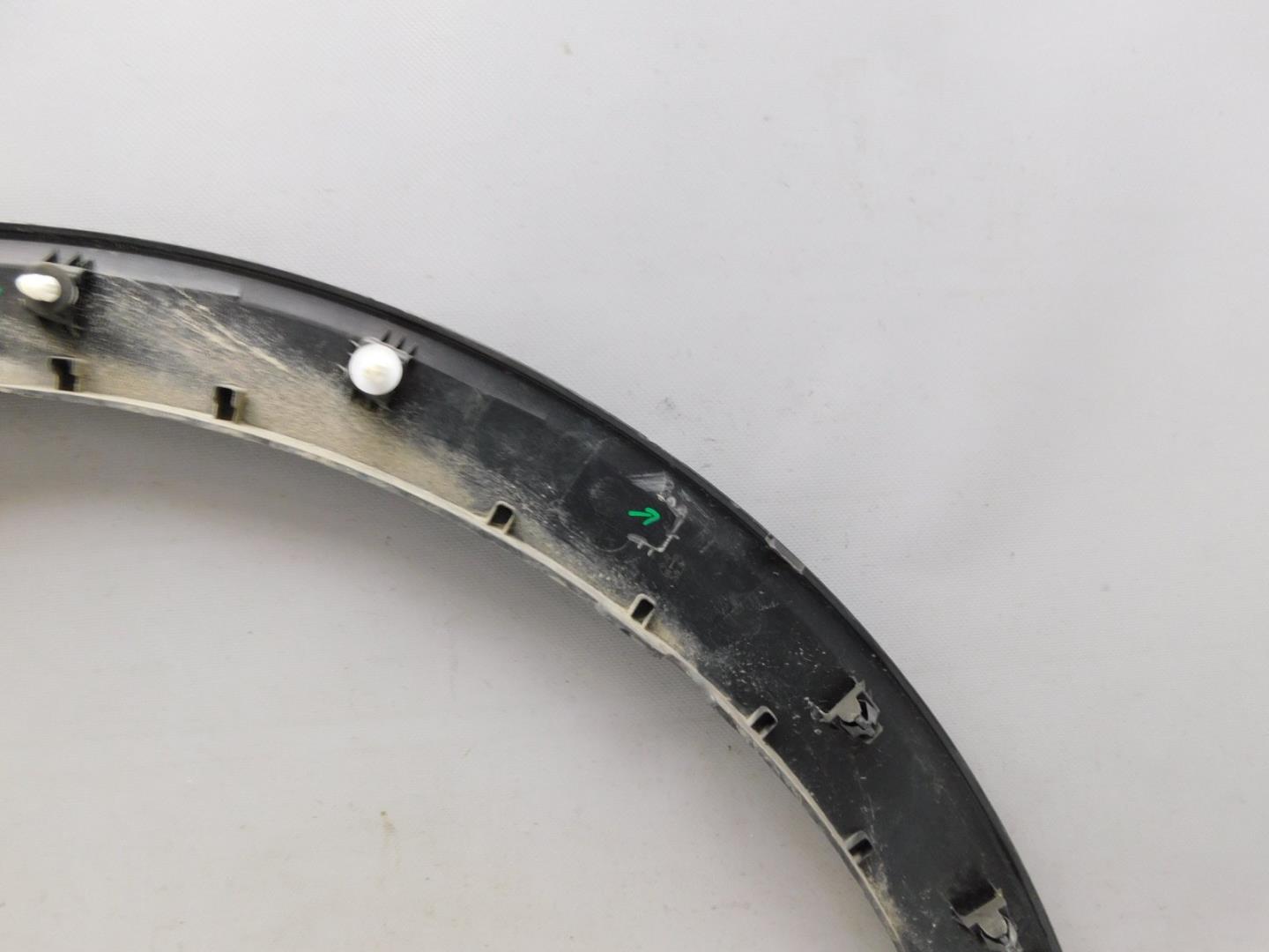 Накладка переднего крыла левого