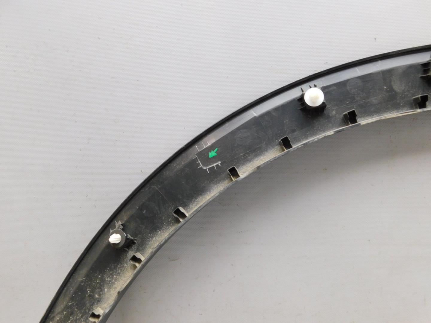 Накладка переднего крыла левого