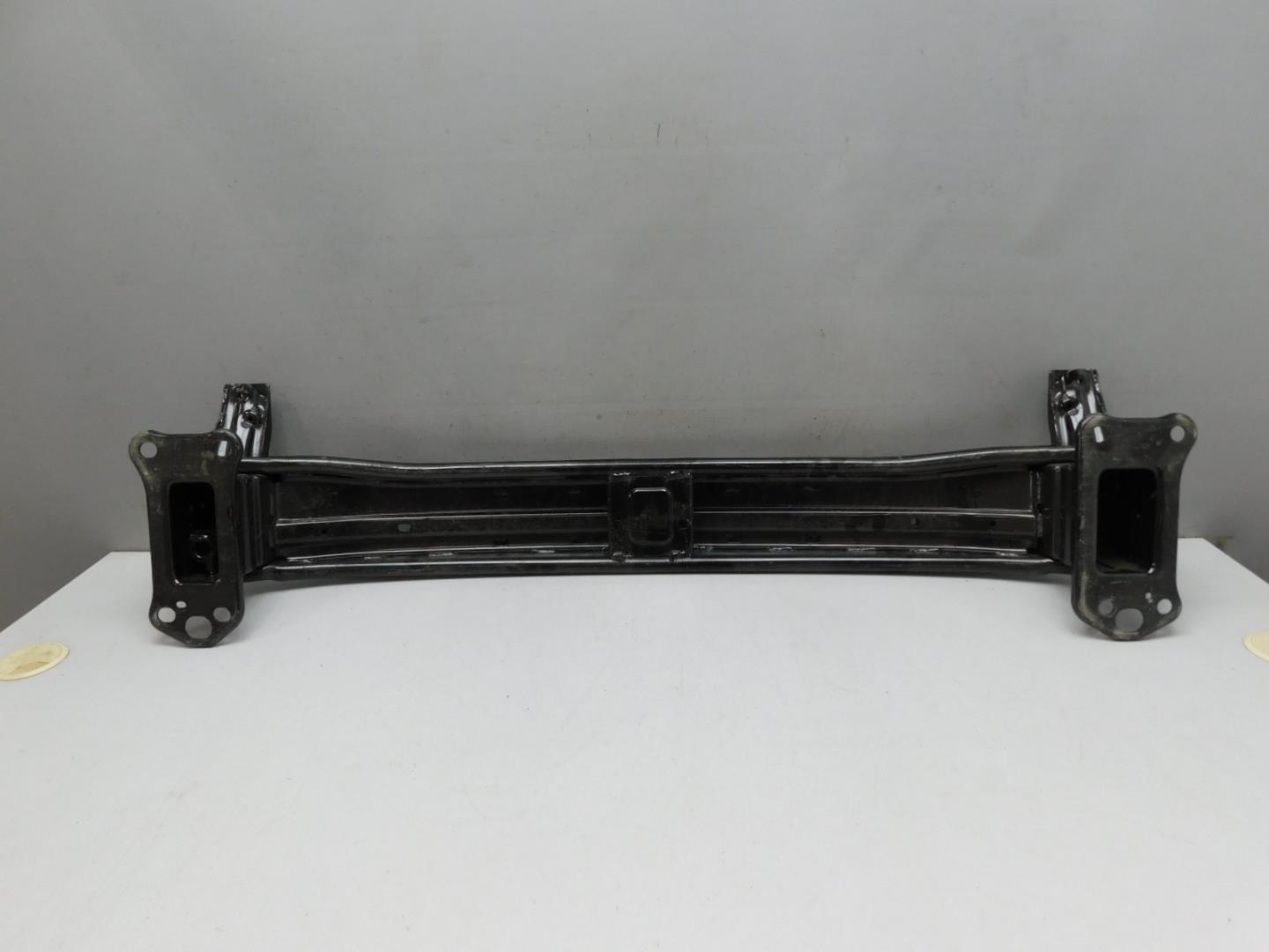 Усилитель переднего бампера