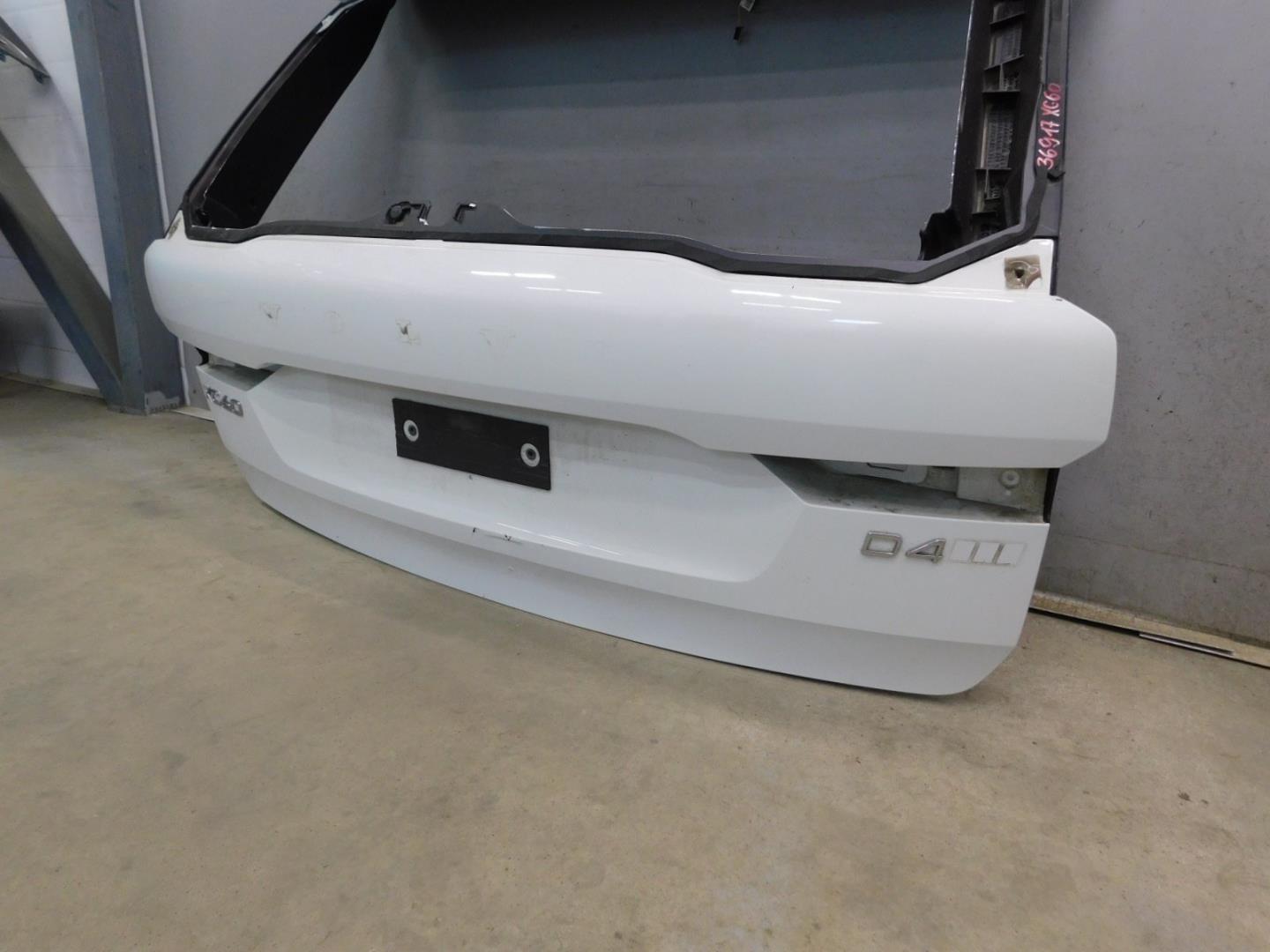 Дверь багажника