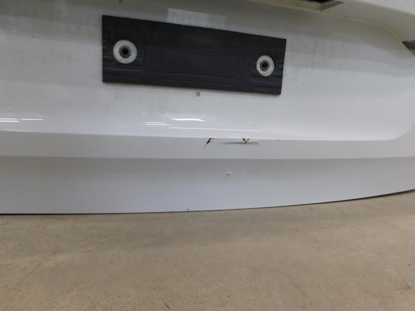 Дверь багажника