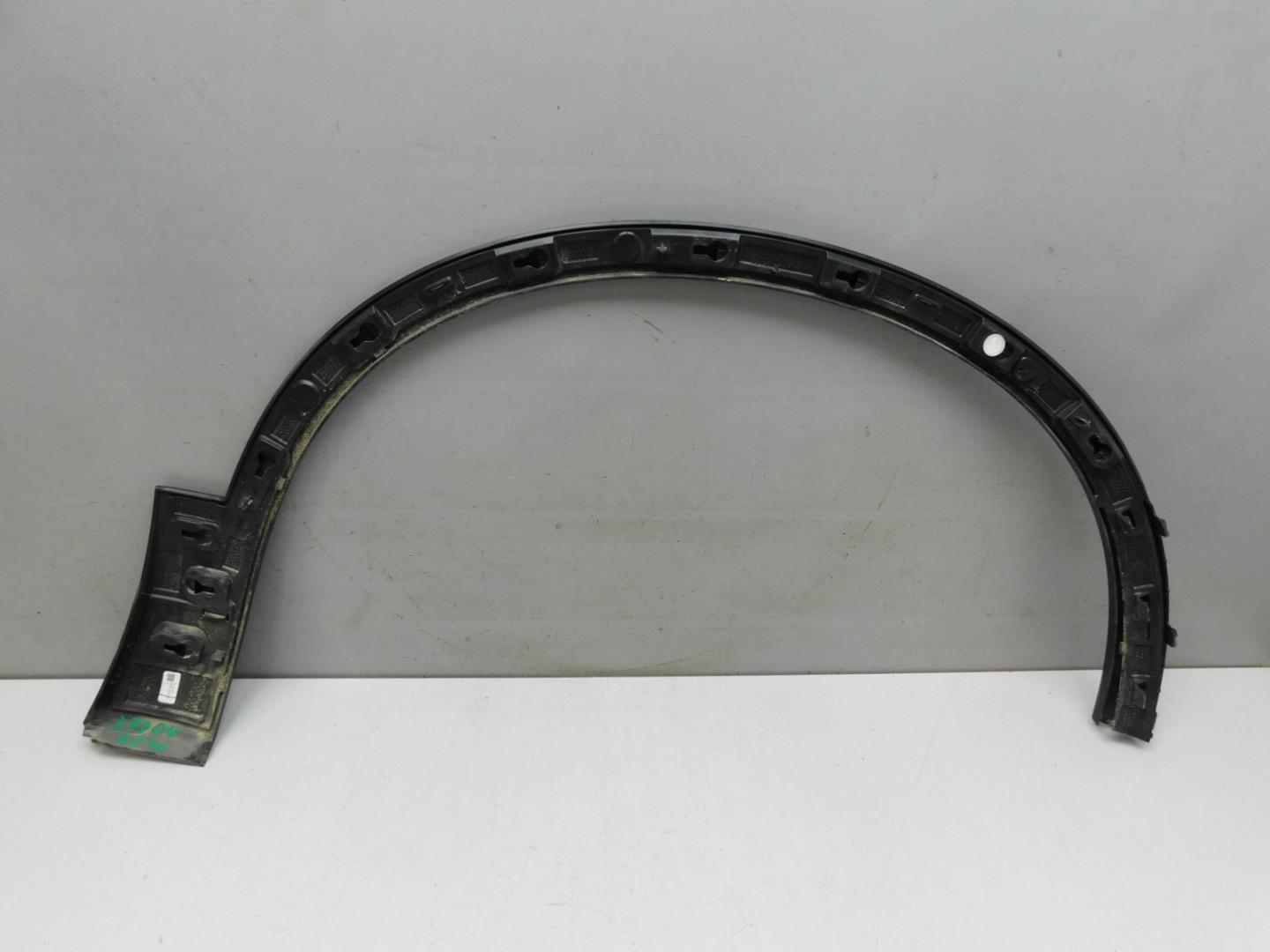 Накладка переднего крыла левого