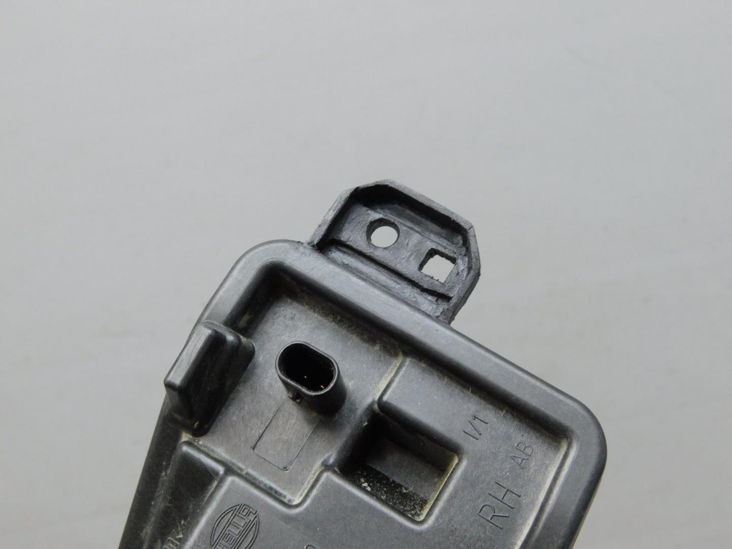 Фара противотуманная правая