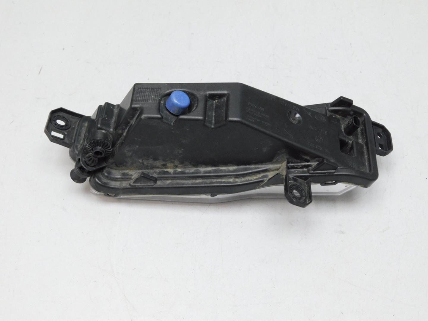 Фара противотуманная правая