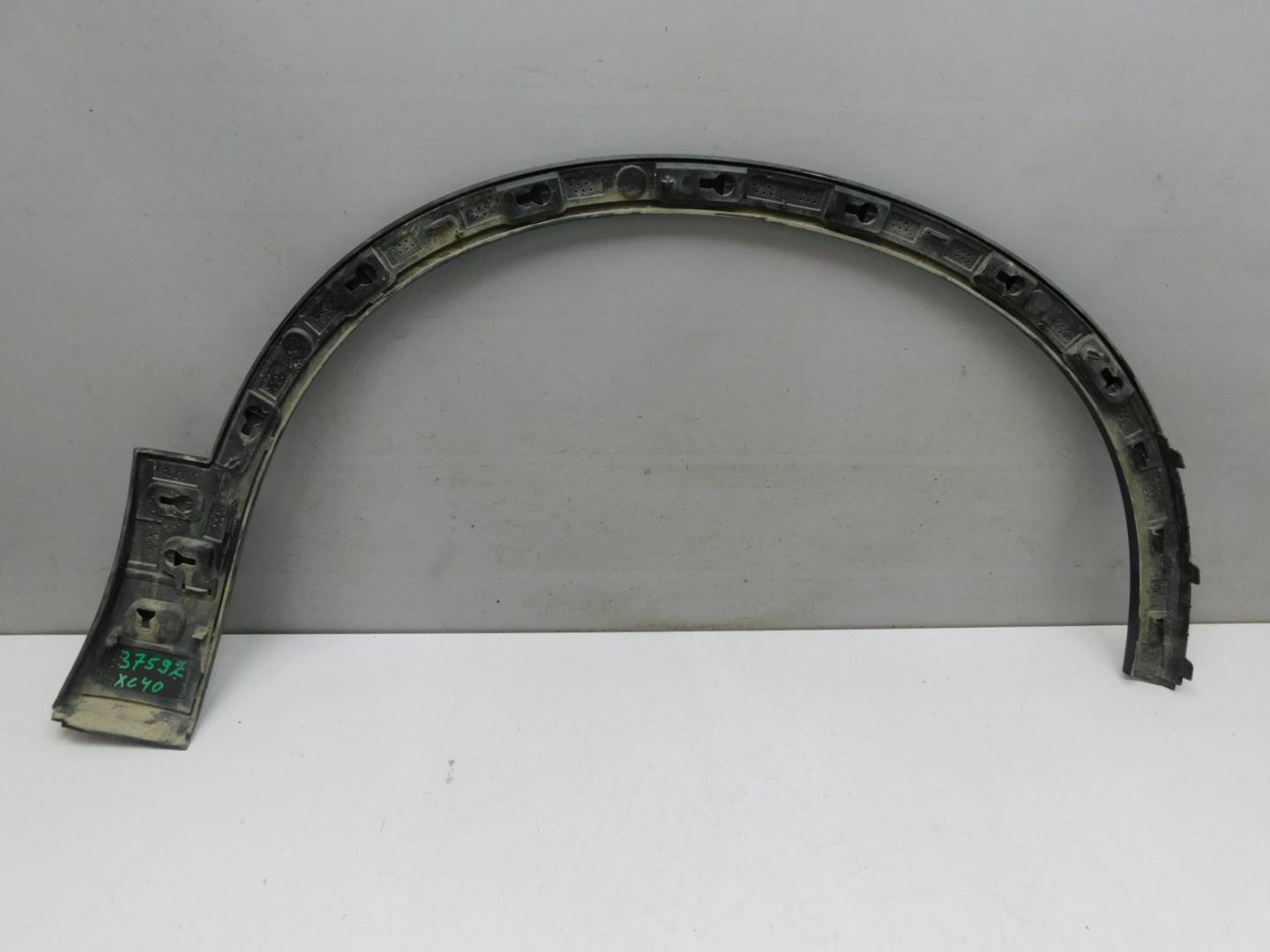 Накладка переднего крыла левого