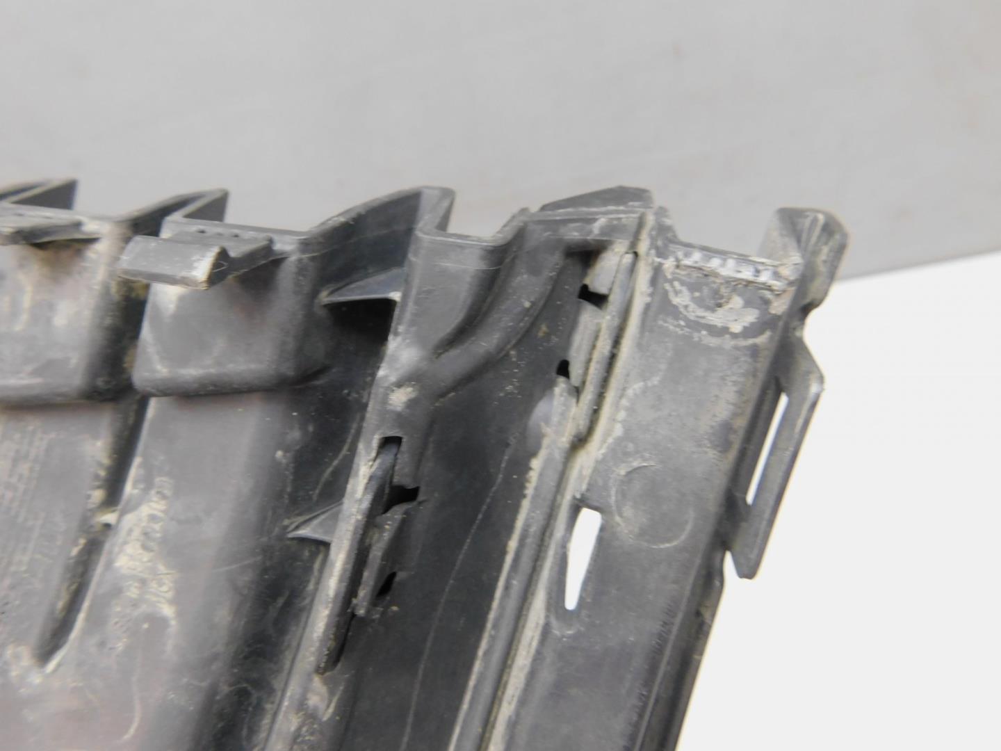 Решетка в бампер левая