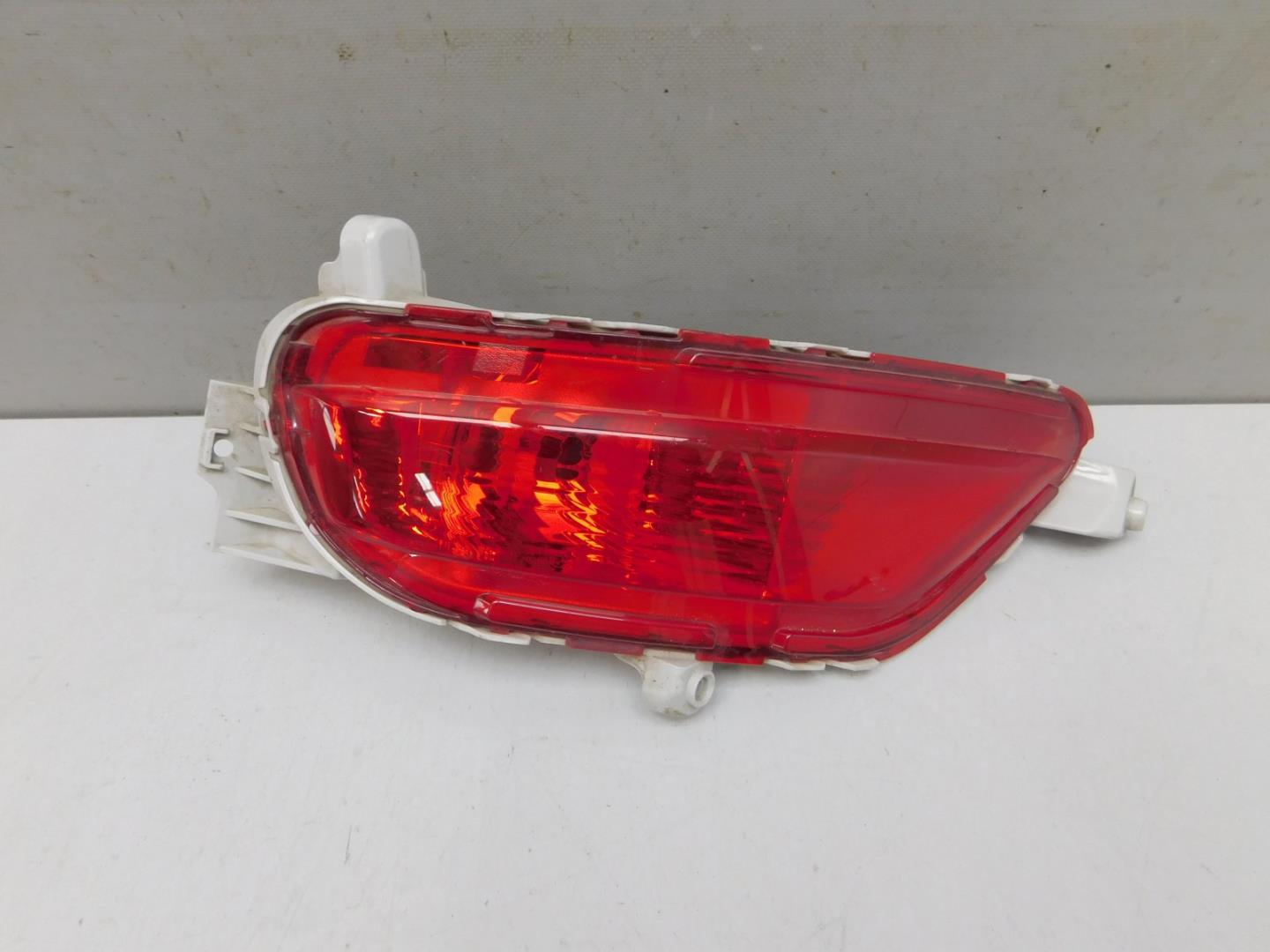 Фонарь задний в бампер левый