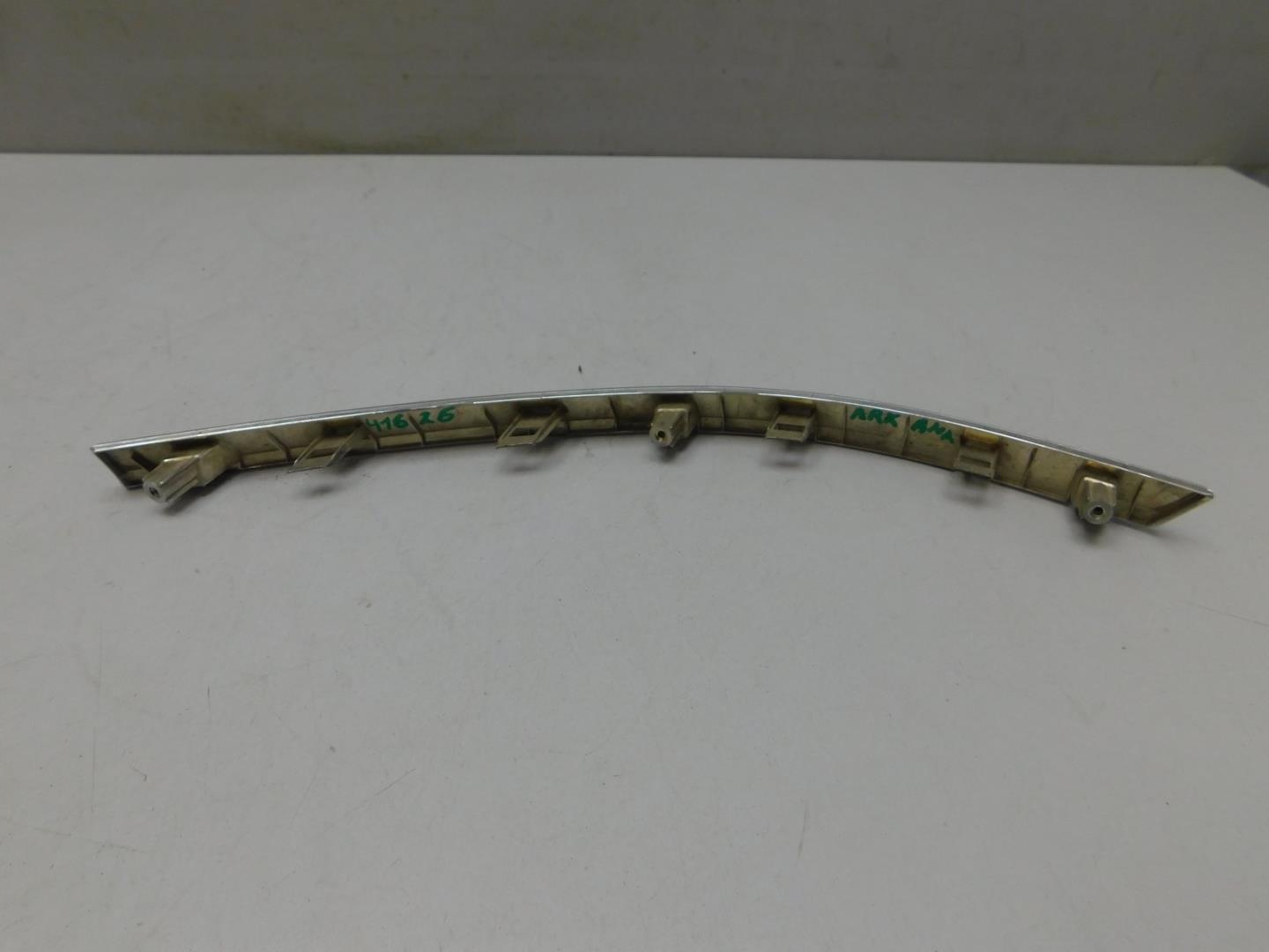 Молдинг заднего бампера