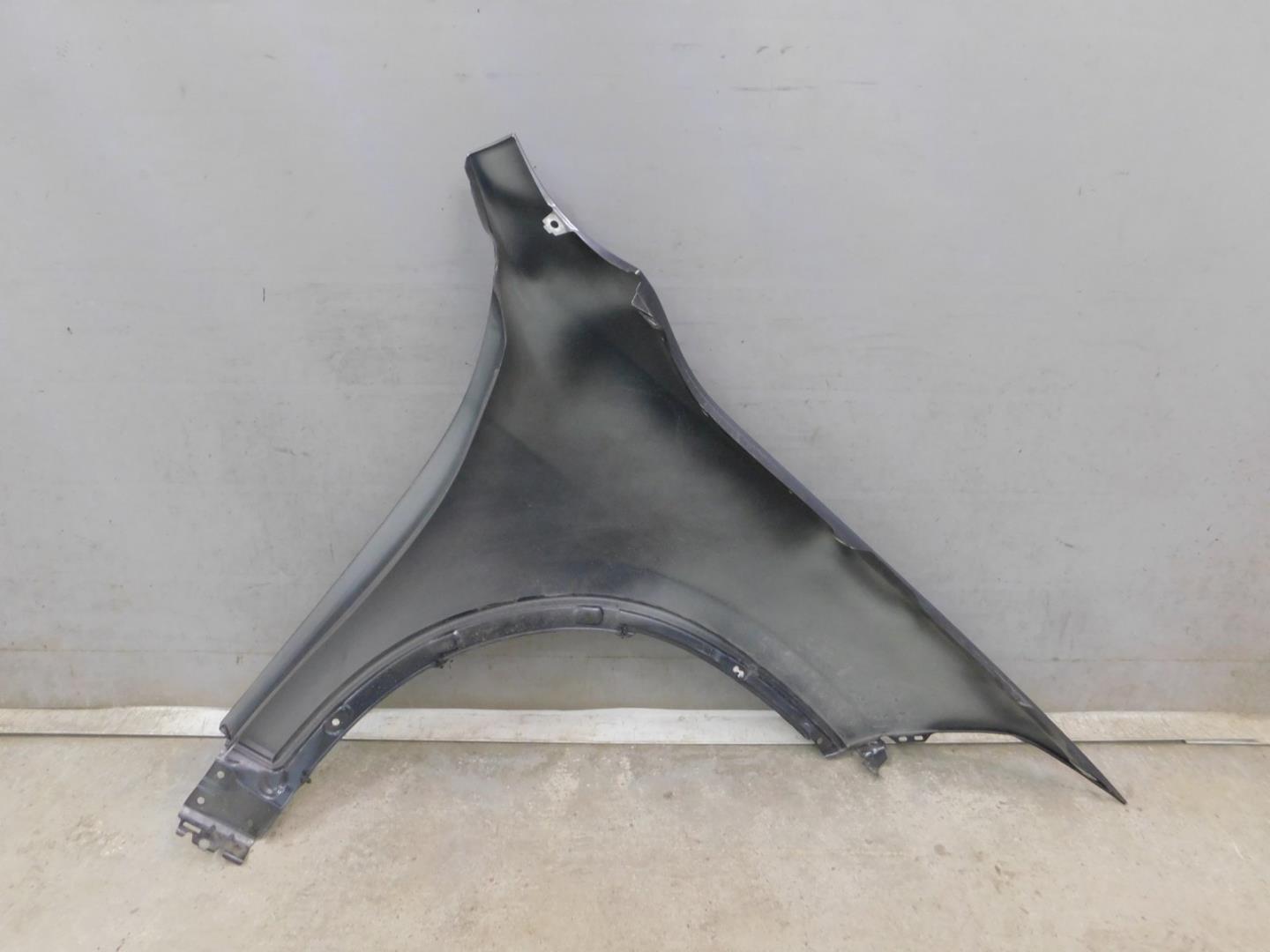 Крыло переднее левое