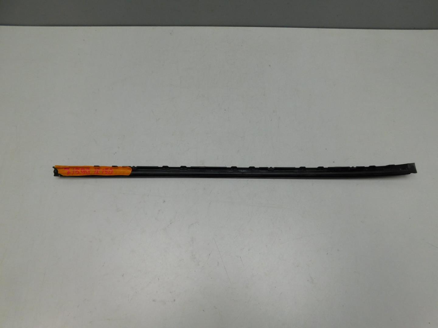 Молдинг лобового стекла