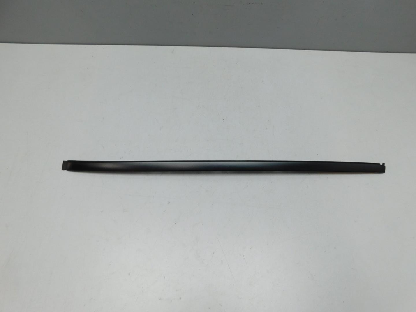 Молдинг лобового стекла