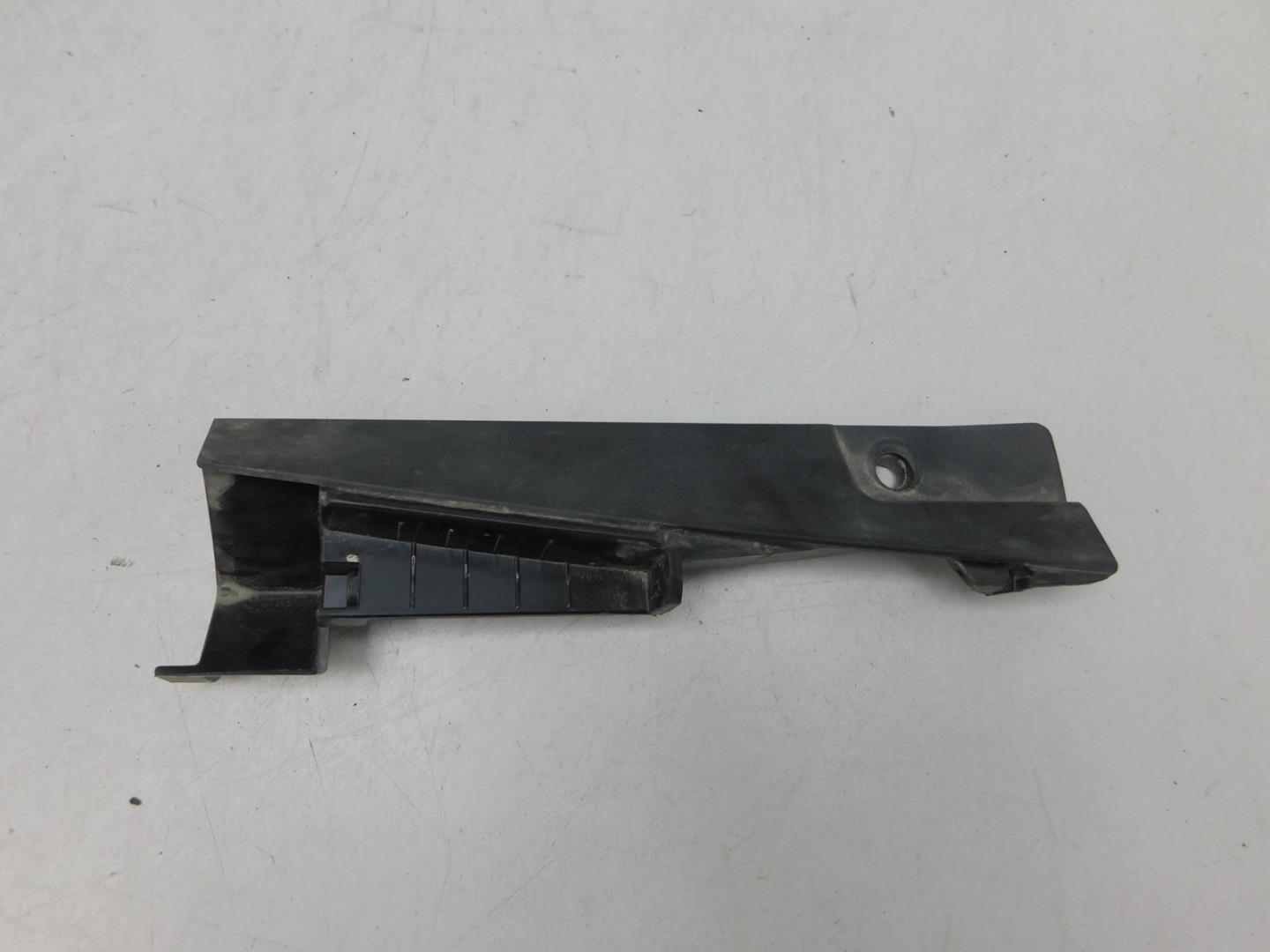 Кронштейн фар левый