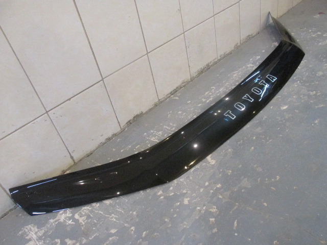 Молдинг капота