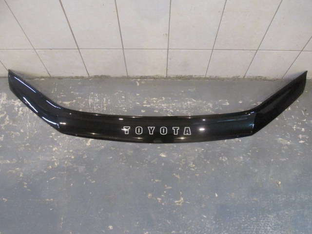 Молдинг капота