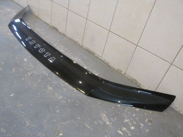 Молдинг капота