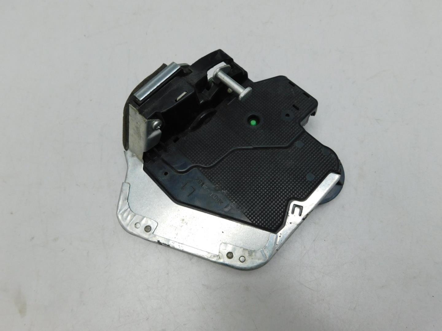 Замок двери задней левой