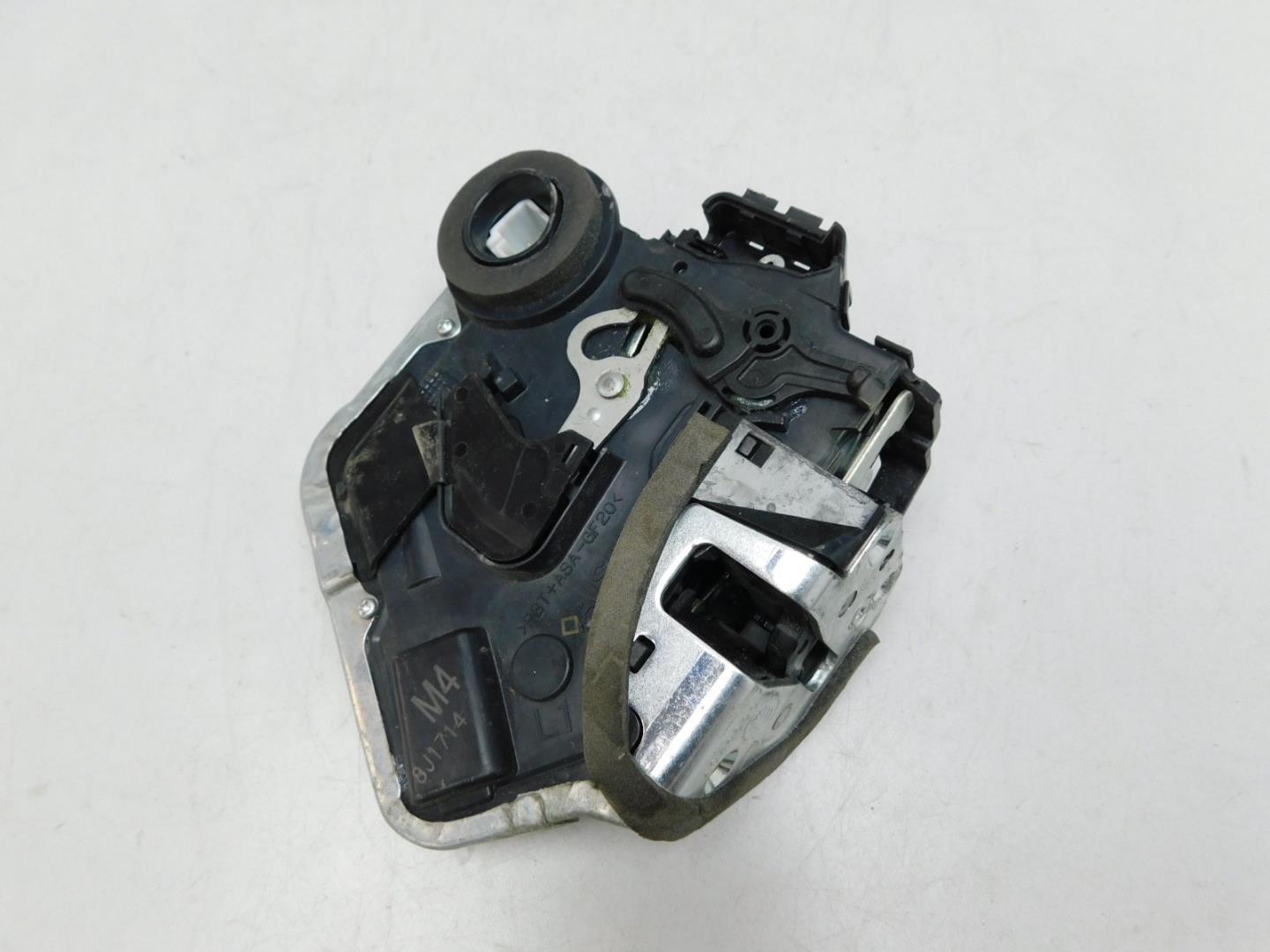 Замок двери задней левой