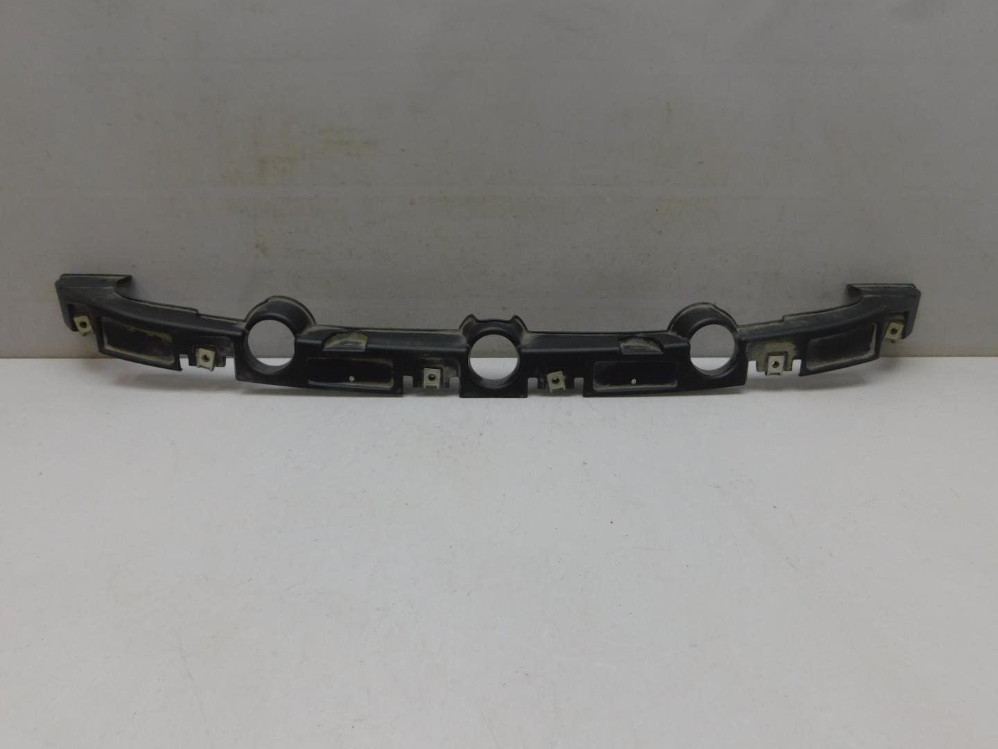 Кронштейн заднего бампера