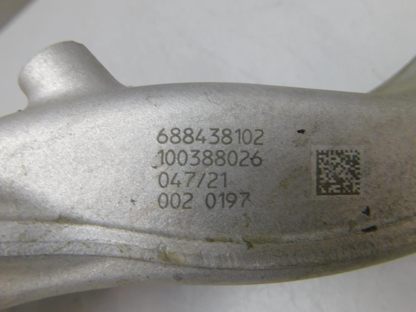 Кулак поворотный передний левый