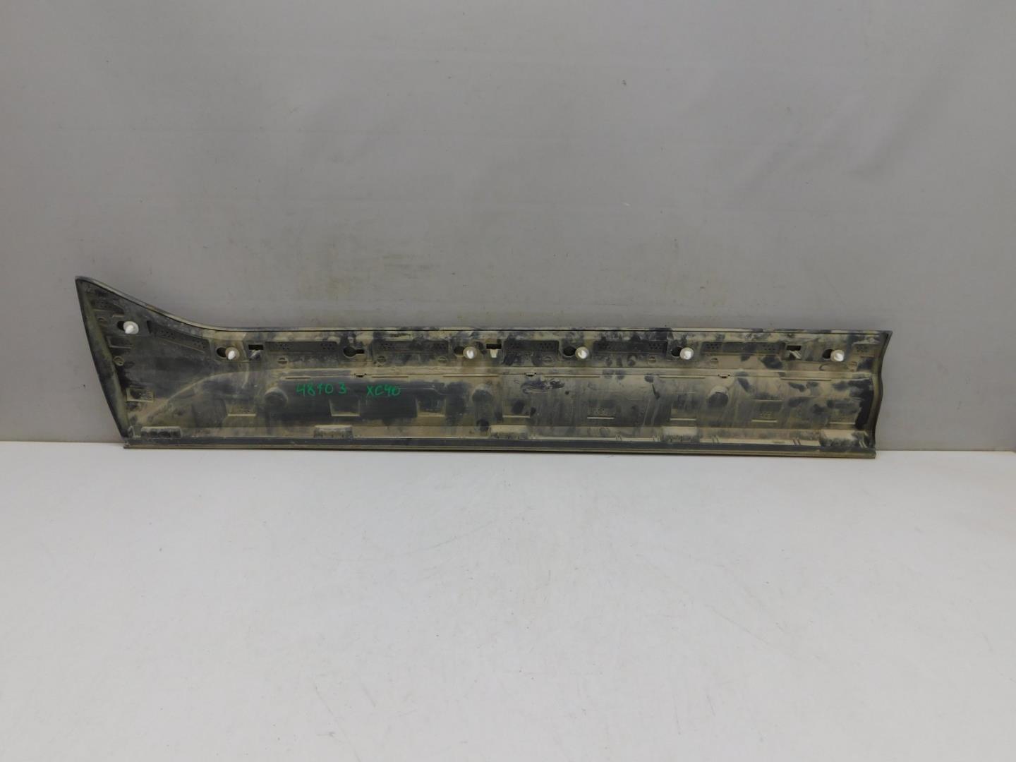 Накладка двери передней правой