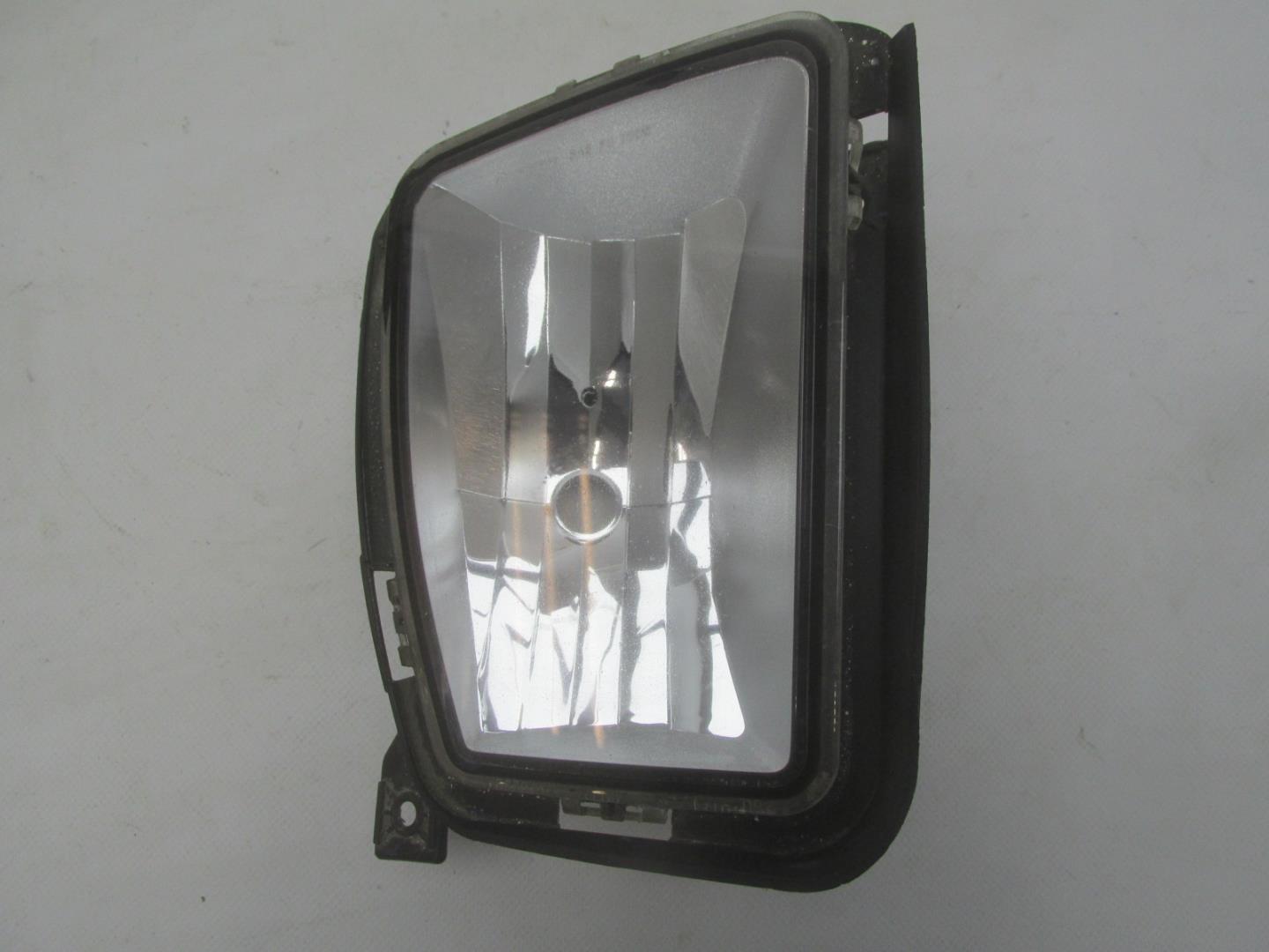 Фара противотуманная правая