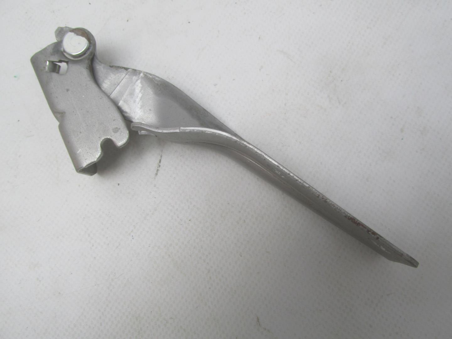 Петля капота левая