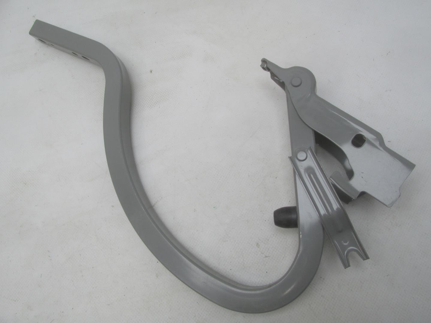 Петля крышки багажника