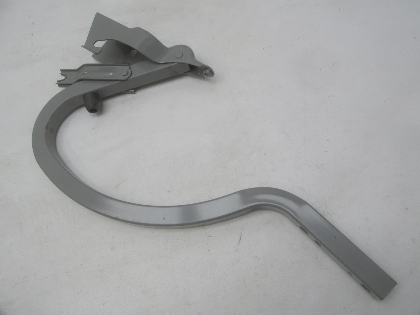 Петля крышки багажника