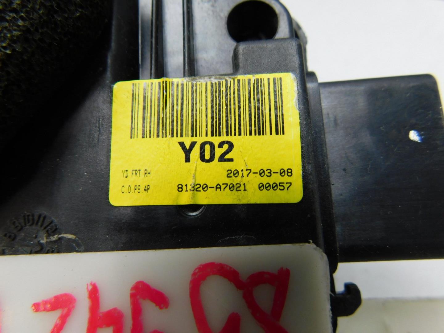 Замок двери передней правой