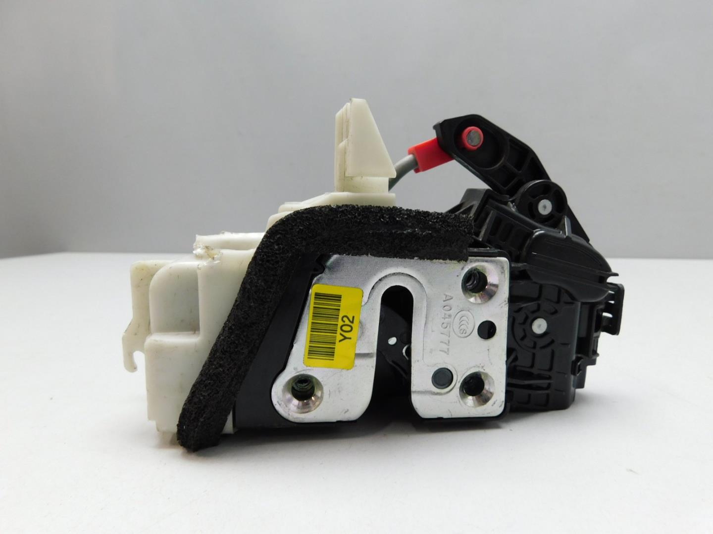 Замок двери передней правой