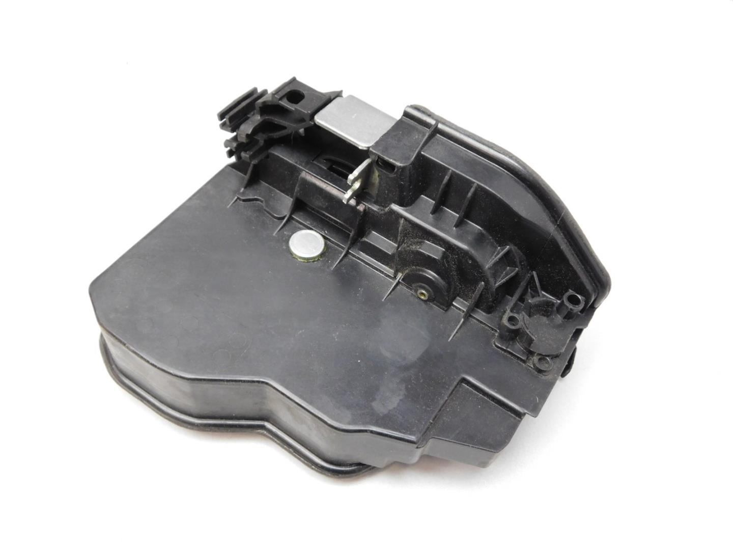 Замок двери задней правой