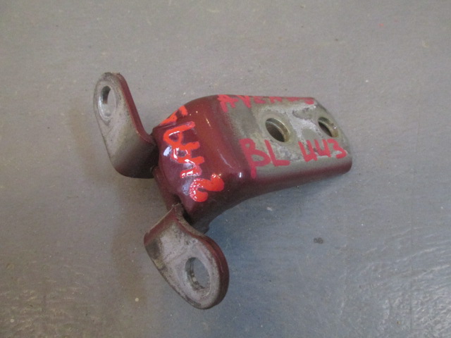 Петля двери задней левой верхняя