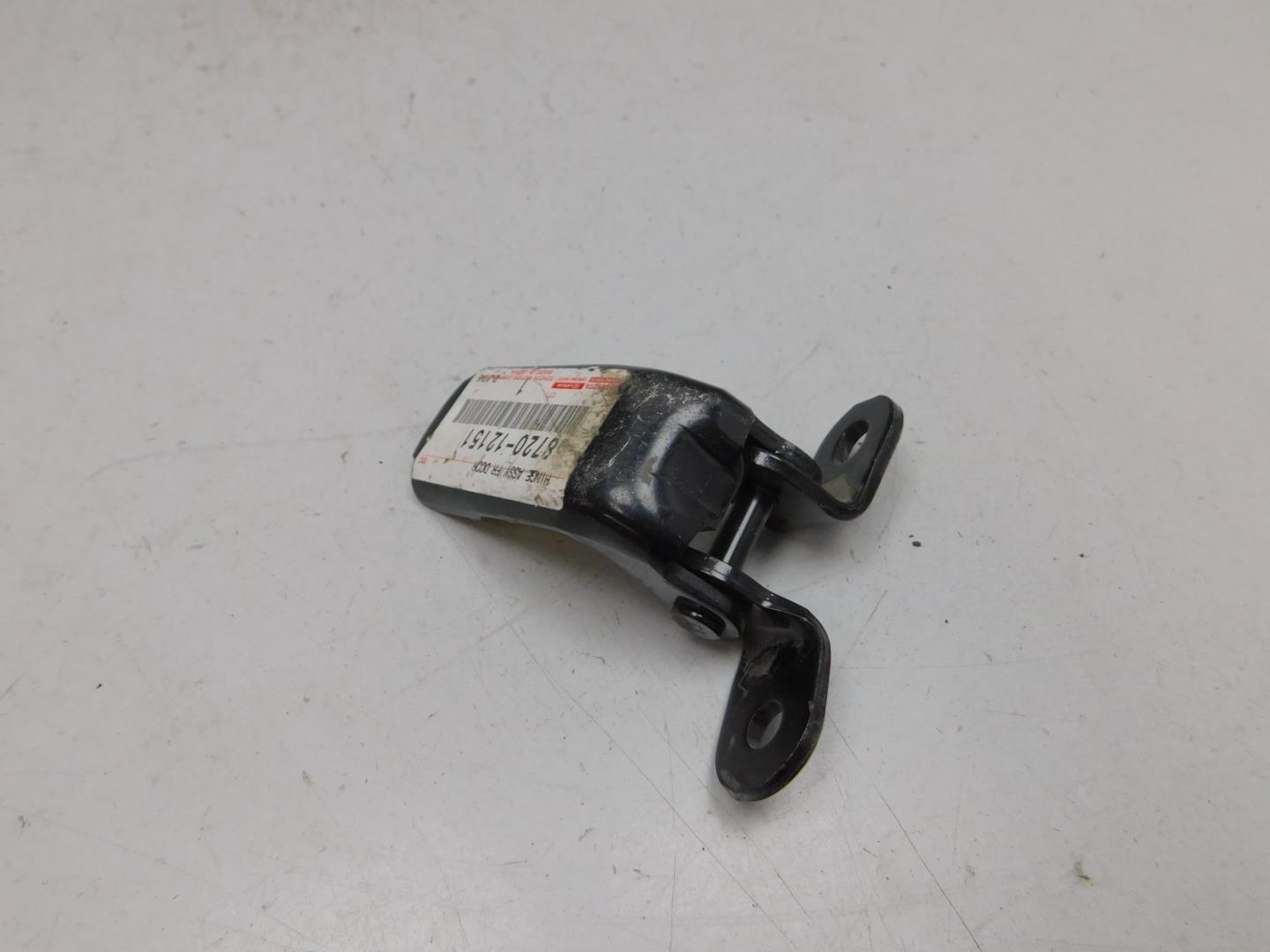 Петля двери передней левой верхняя