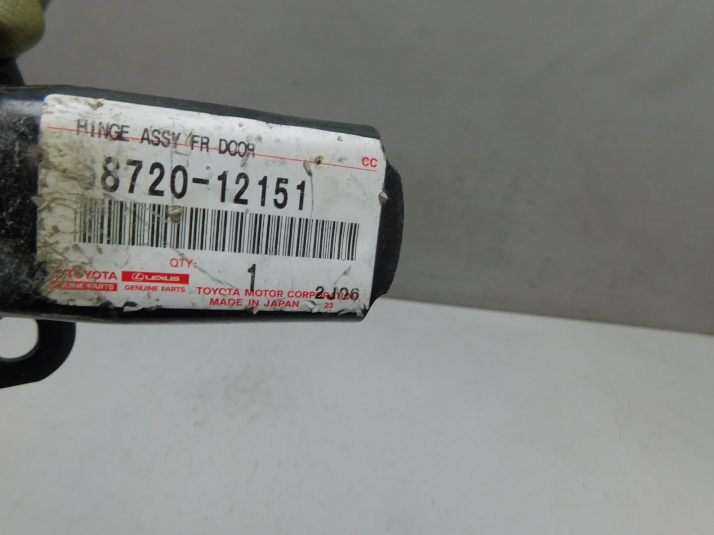 Петля двери передней левой верхняя