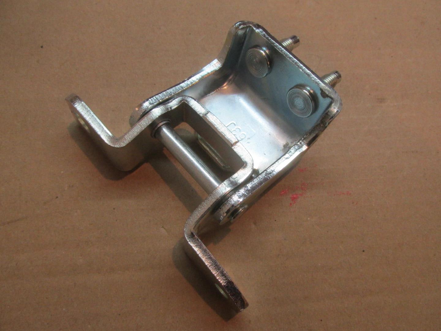 Петля двери задней левой верхняя