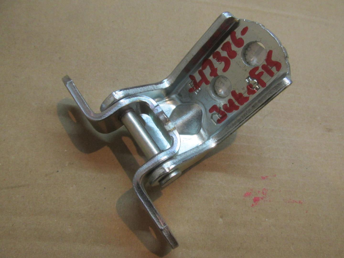 Петля двери задней правой верхняя