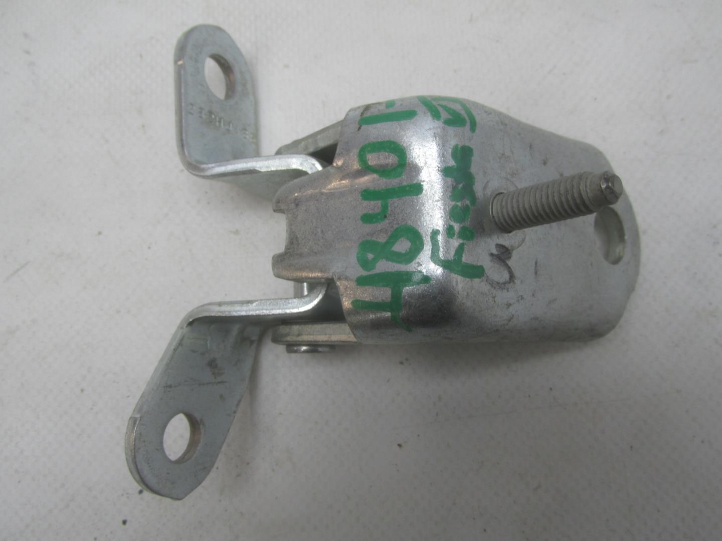 Петля двери задней правой верхняя